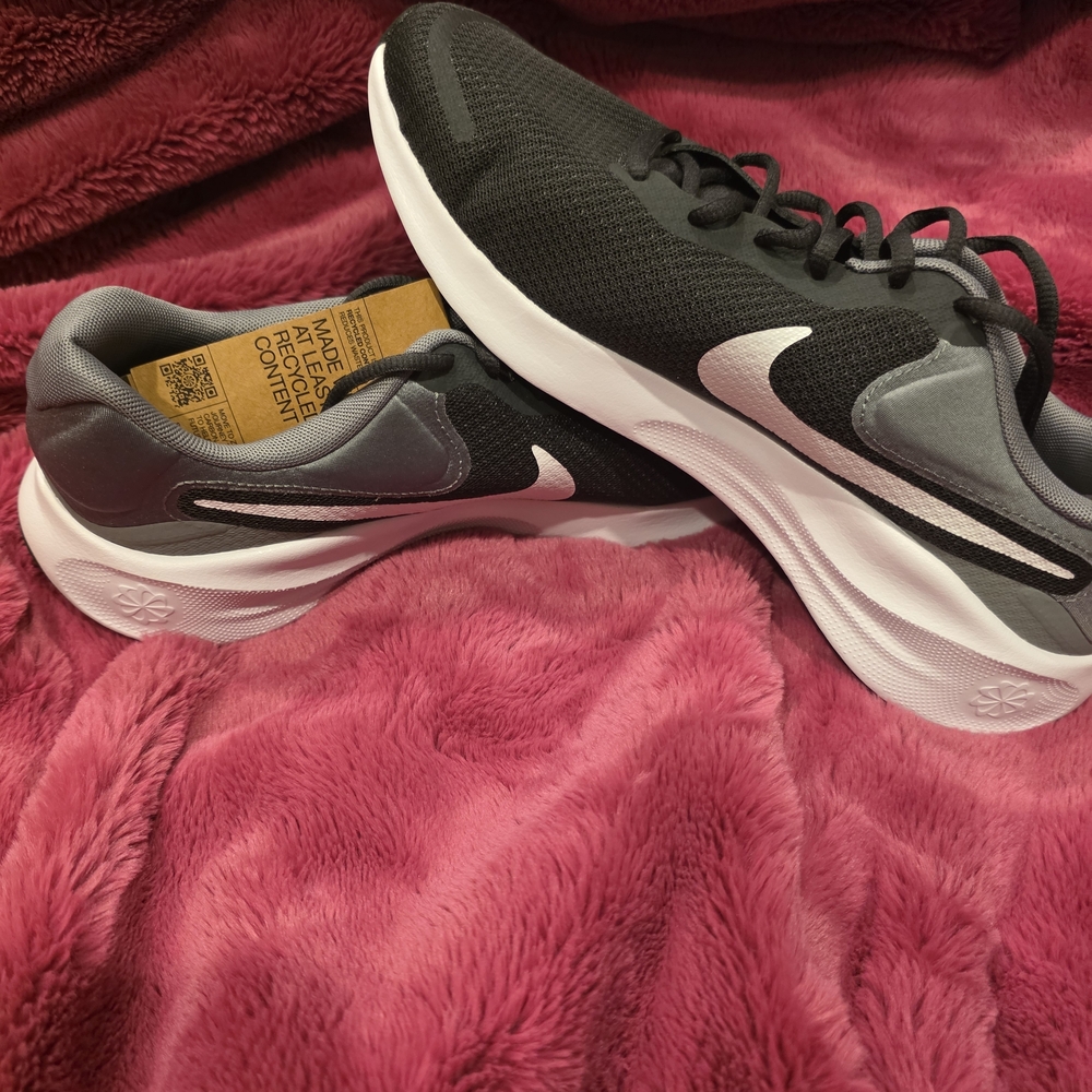 Nike Unisex Revolution 7